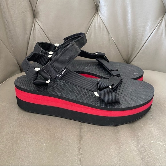 Teva Platform Sandals Black Flatform Universal   Chunky Hook & Loop Vegan Size 9 - Picture 1 of 9